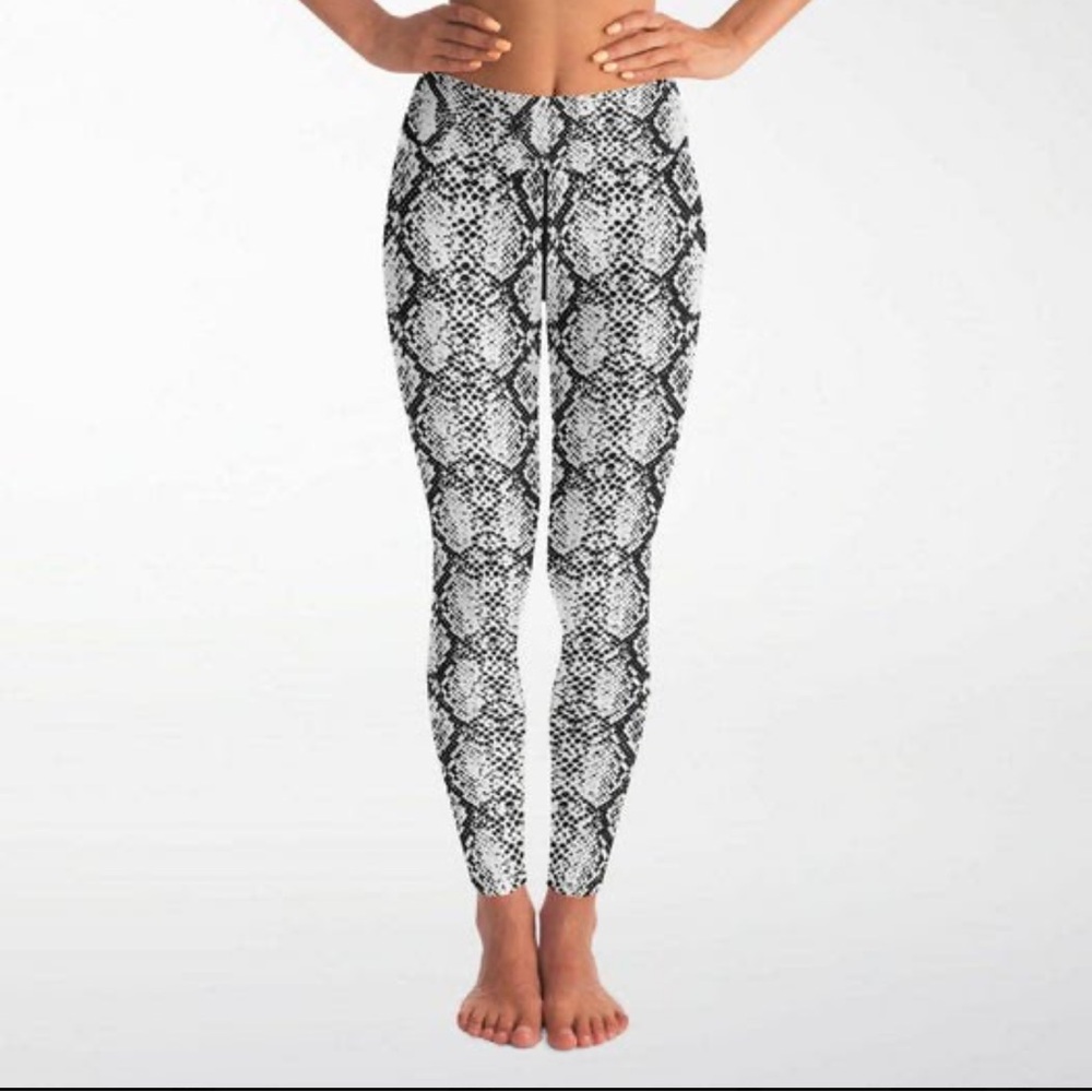 Becca Snake Print Athletic Leggings Black White Size XS